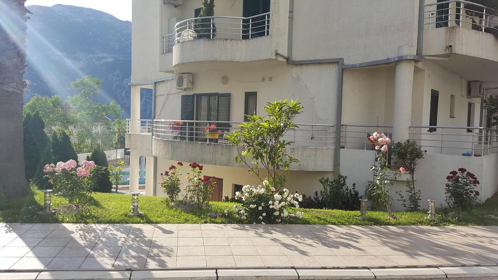 Roman Gardens Studio Apartment Risan Exteriér fotografie