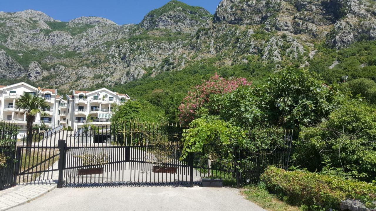 Roman Gardens Studio Apartment Risan Exteriér fotografie